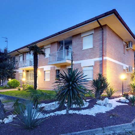 Hotel Alex Λινιάνο Σαμπιαντόρο Εξωτερικό φωτογραφία
